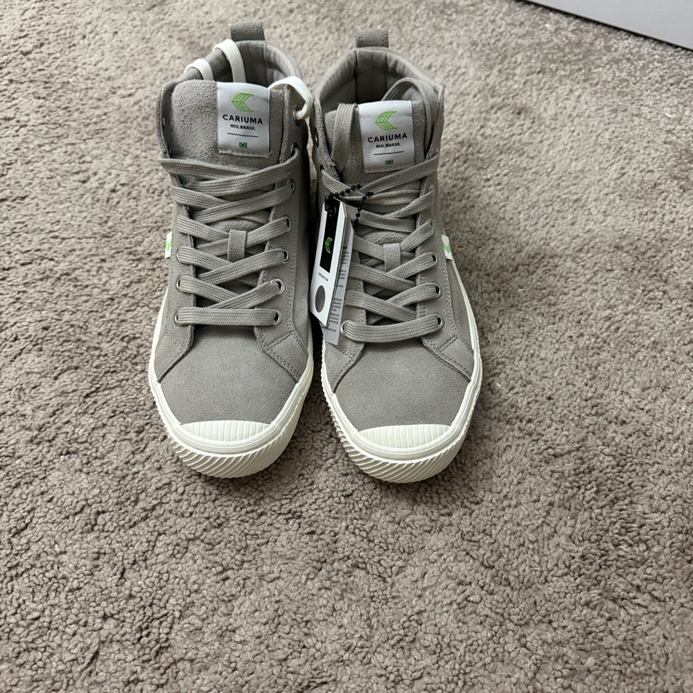 Cariuma High-Top Sneakers - Light Gray